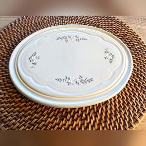 VTG Pfaltzgraff Stoneware Garden Blossoms  Serving Trivet Oval Pale Gray White